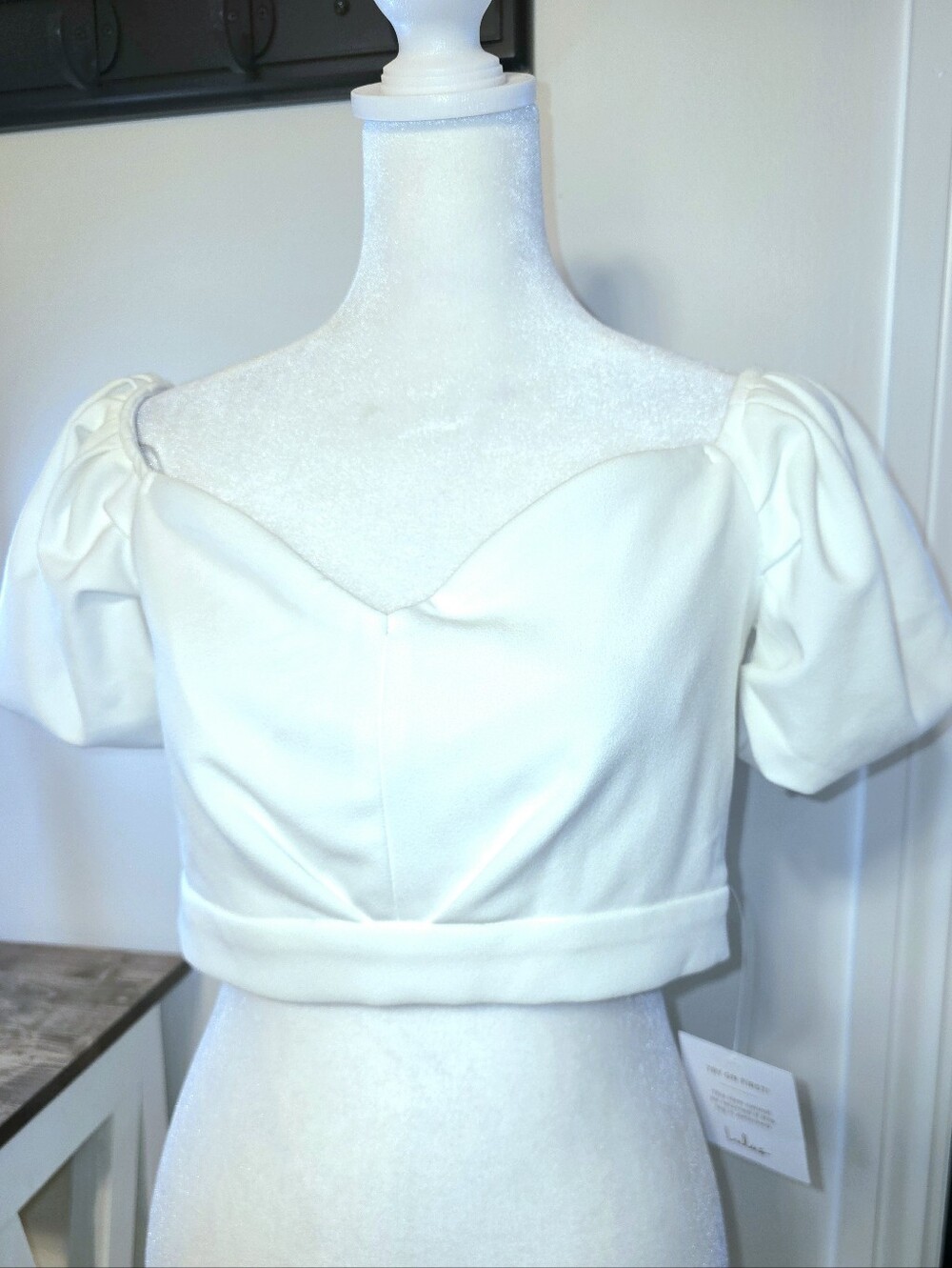 Lulu's Women's Cream Puff-Sleeve Cropped Top Size Medium